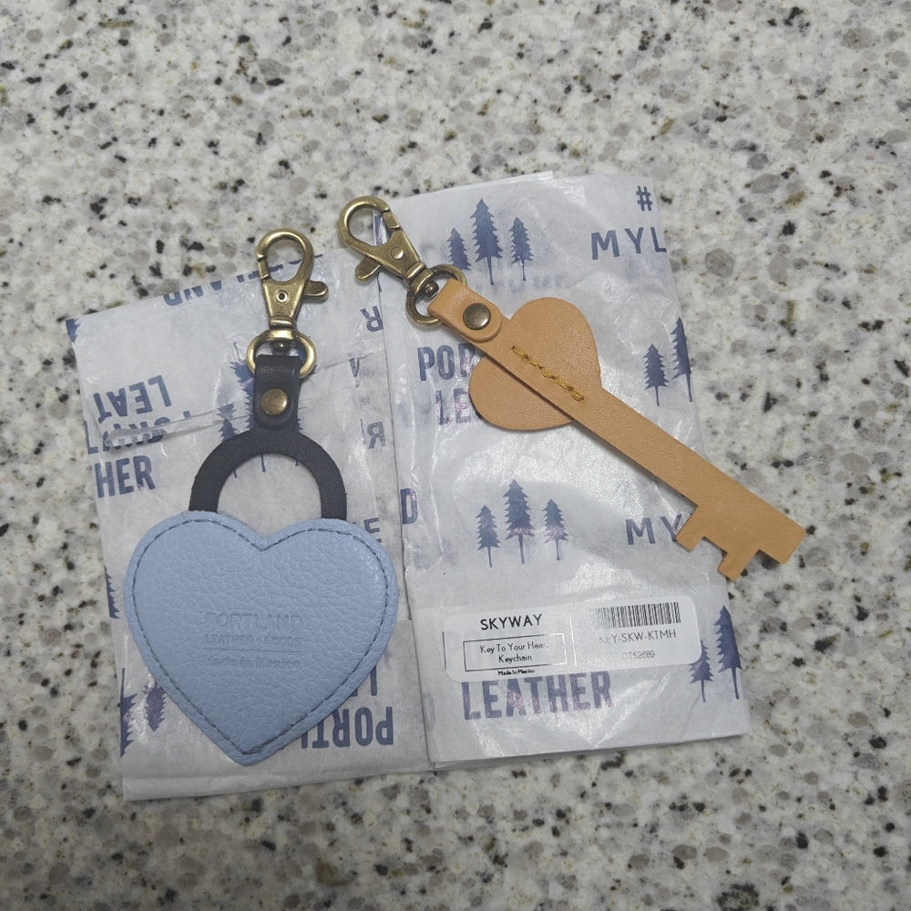 Portland leather Key to Your Heart Keychain (skyway blue) - Picture 3 of 8